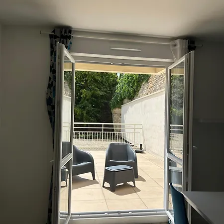 La Grande Terrasse, Rez-de-jardin Apartman *